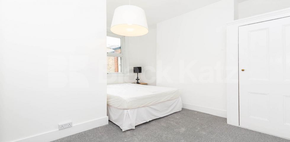Central camden location 3 double bedrooms plus lounge mins to tube snd shops College Place, Camden